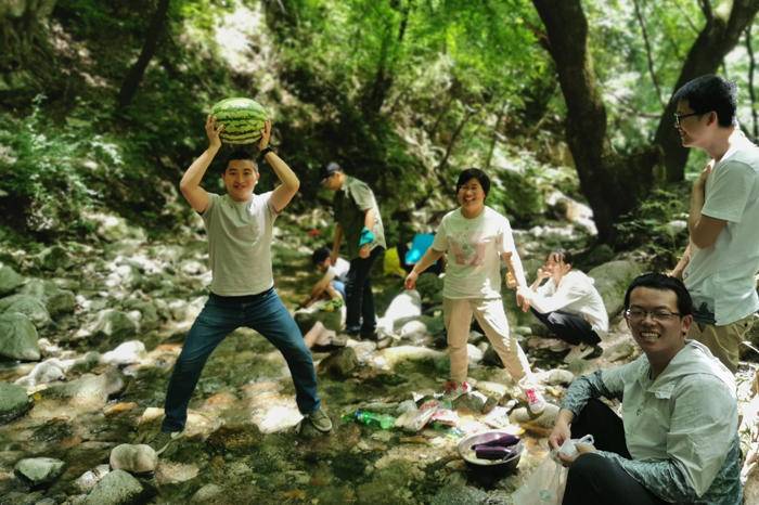 避暑纳凉，休闲烧烤团建