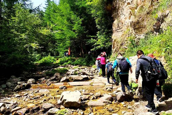 高山草甸户外休闲团建