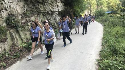 岩降溜索--休闲避暑山地体验团建